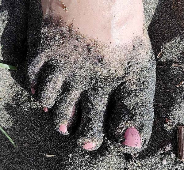pés pretos nas areias da costa rica
