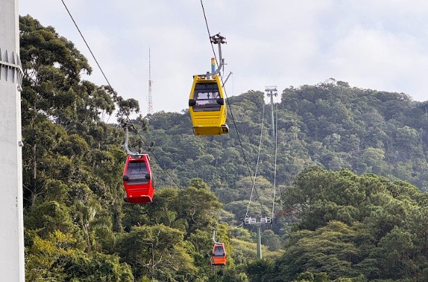 Parque Unipraias reabre com bondinhos aéreos modernizados